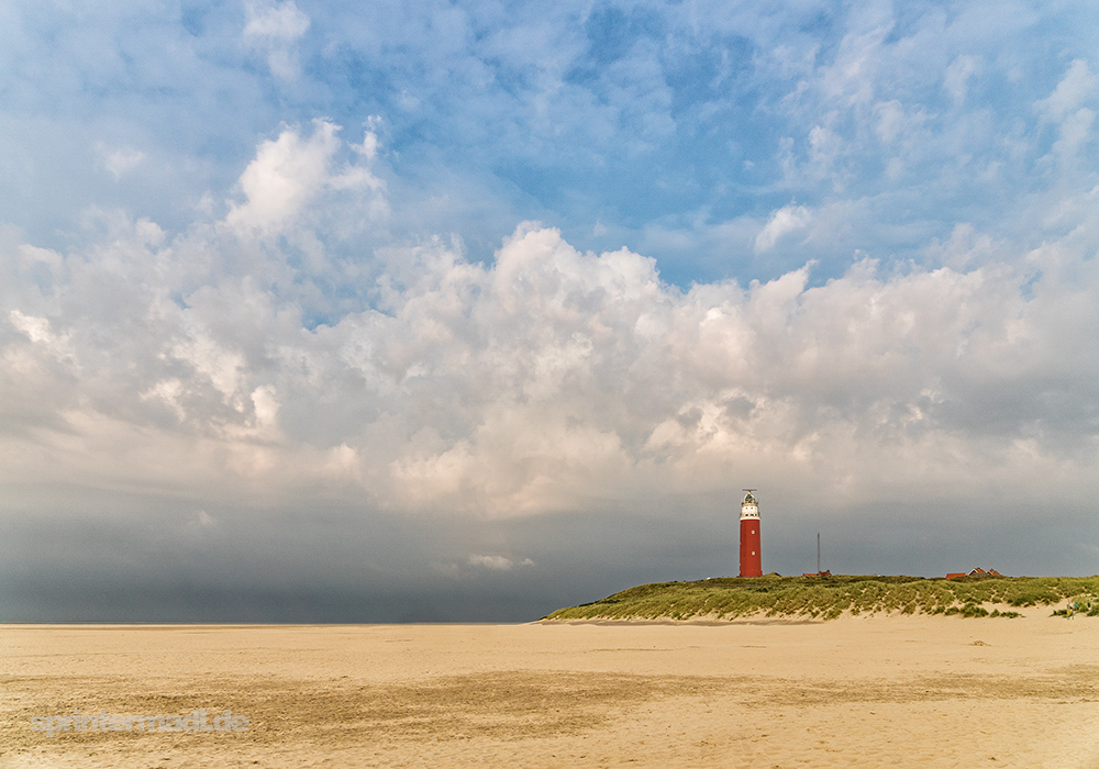 Truckerleben - Insel Texel, oberhalb von Amsterdam, Am Strand mit dem berühmten Leuchtturm.